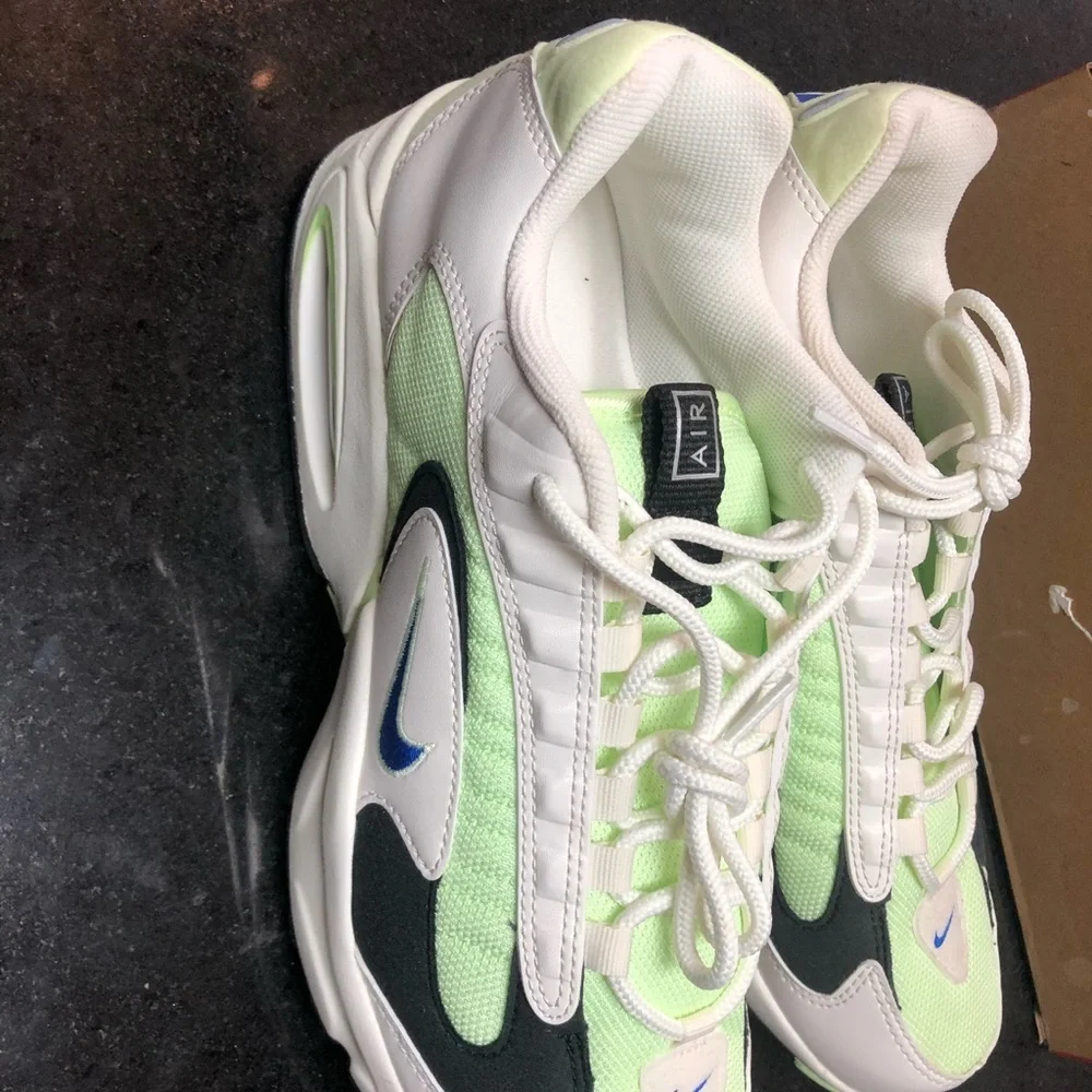 Sz 10.5 Nike Air Max Triax 96 